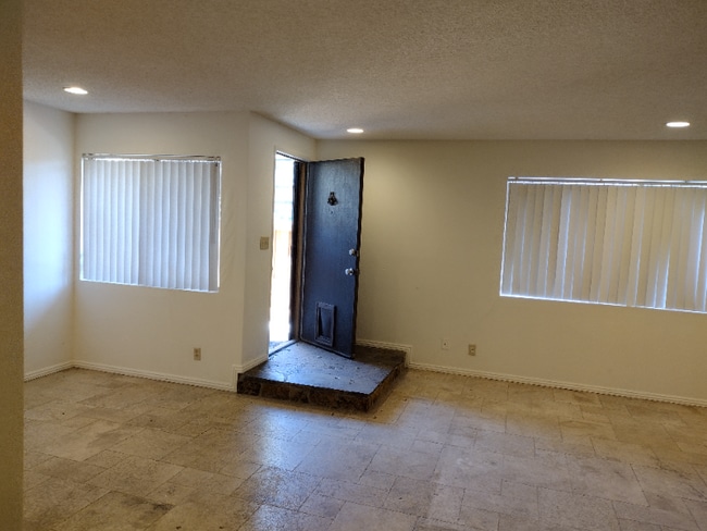 Building Photo - 8435 Burnet Ave Rental