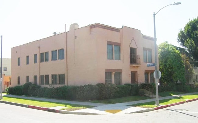 side shot of apartment - 464 N Orange Grove Ave Unit 464.5