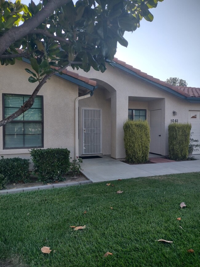 Photo - 1061 Mountain View Dr House