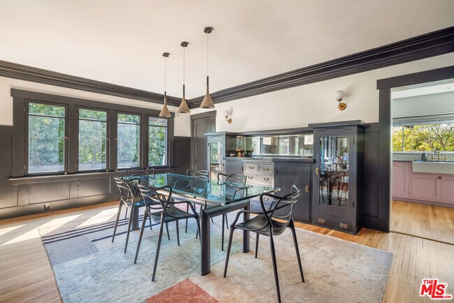 Photo - 221 S St Andrews Pl