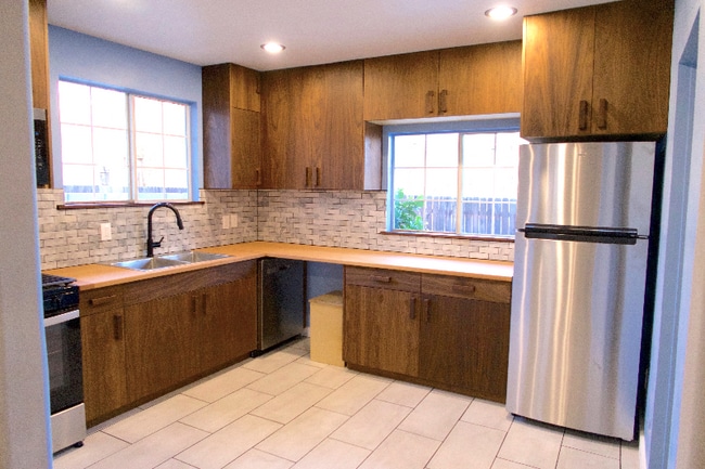 Photo - 3547 E Green St Unit B