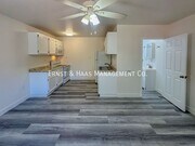 Photo - 1039 E Ridgewood St House