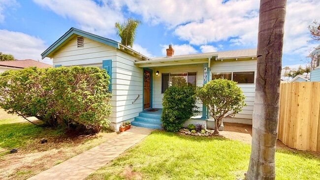 Building Photo - Darling Single Story Home, Blocks from the Beach, Amazing Location, & Close to Everything!