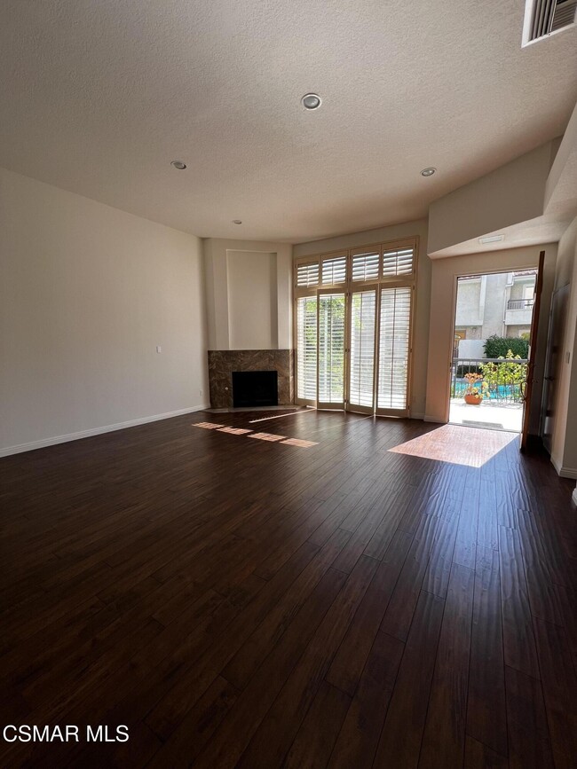 Photo - 5401 Zelzah Ave