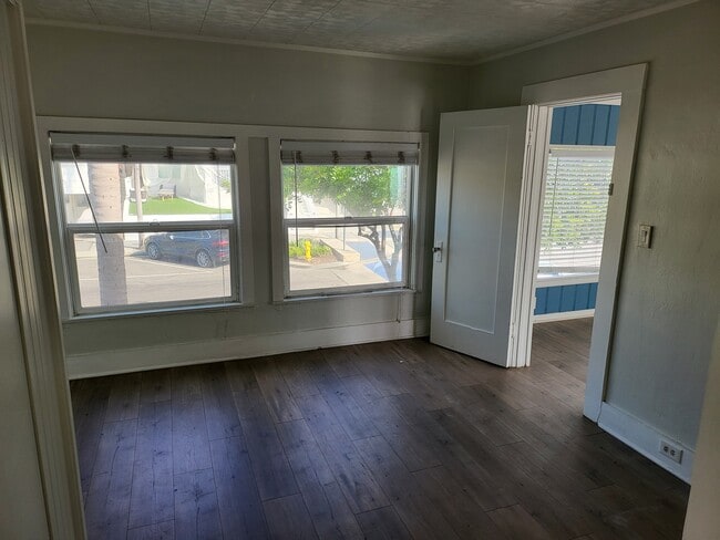 Living room - 1201 Manhattan Ave Unit A