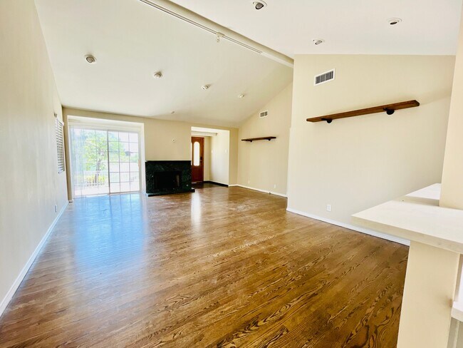 Photo - 729 Orange Dr