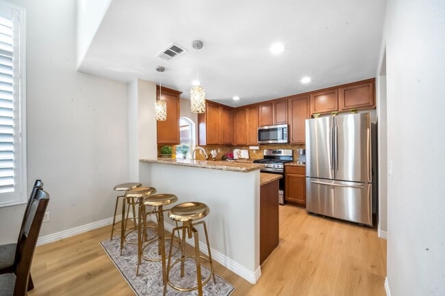 Photo - 52154 Rosewood