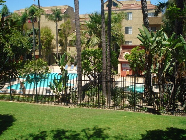 Building Photo - HARBOR MANOR CONDOS! ACROSS FROM HARBOR UCLA MED CTR IMMACULATE 2 bdrm 2 ba. CONDO FOR LEASE!