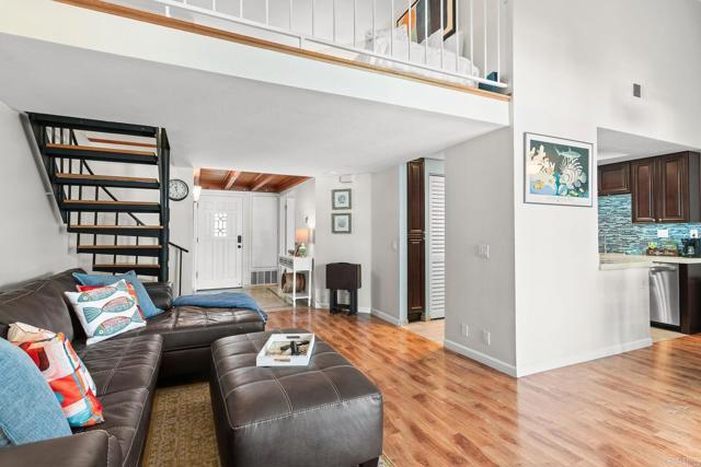 Building Photo - 520 Via De La Valle Unit I