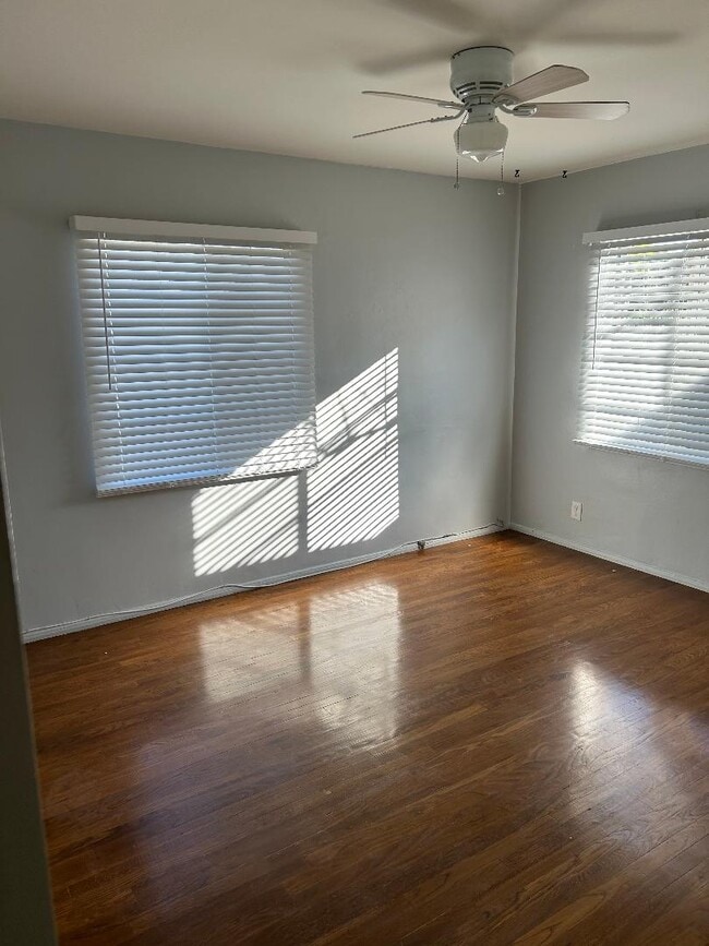 Photo - 5957 Alonzo Ave