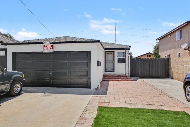 Building Photo - 10907 S Burl Ave
