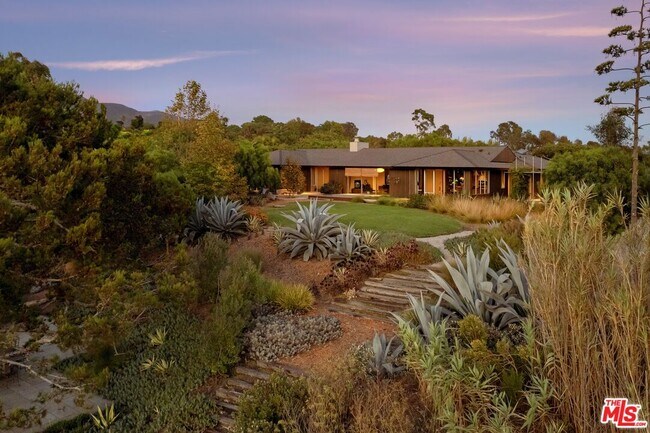 Building Photo - 5927 Busch Dr