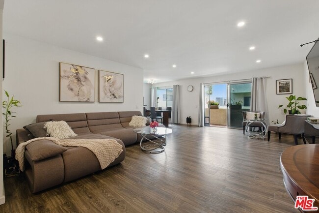 Photo - 5400 Lindley Ave Condo Unit 211