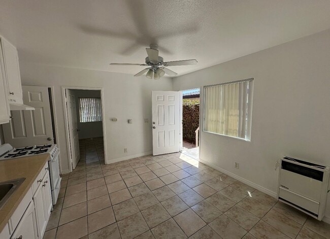 Photo - 405 E Esther St Unit 407 1/2