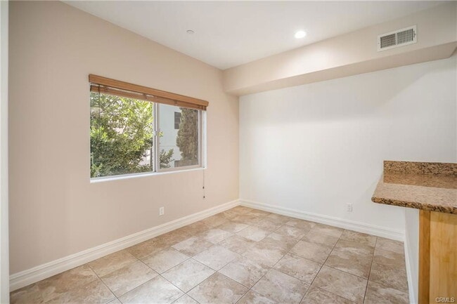 Photo - 10808 Kling St Unit 5