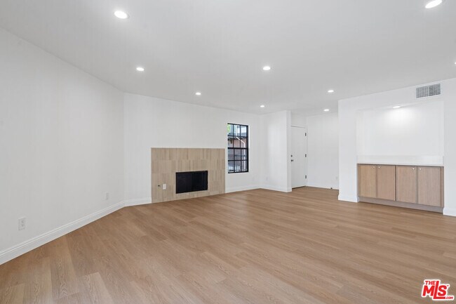 Photo - 2541 Stoner Ave Unit 1