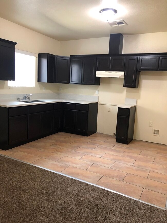 Building Photo - 887-887 1/2 E 43rd Street