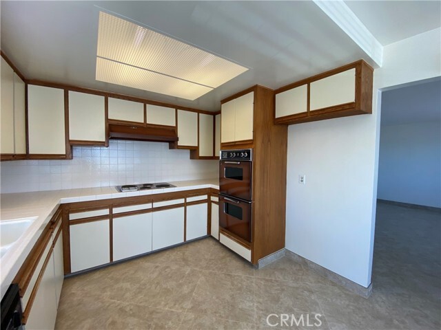 Photo - 551 W 40th St