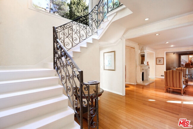 Photo - 1148 Coldwater Canyon Dr