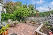 Private yard - 1225 N Hollywood Way Unit A