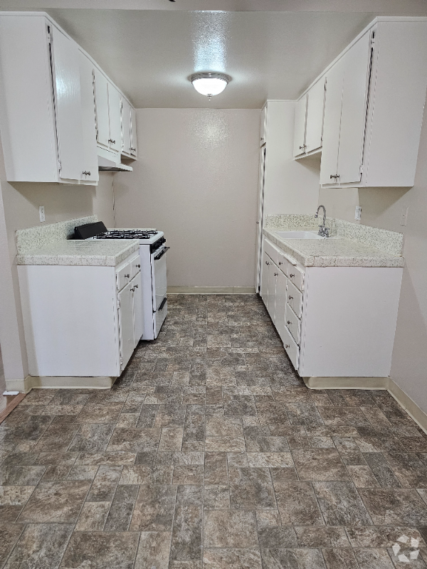 Building Photo - 1135 N Campus Ave Unit 12 Rental