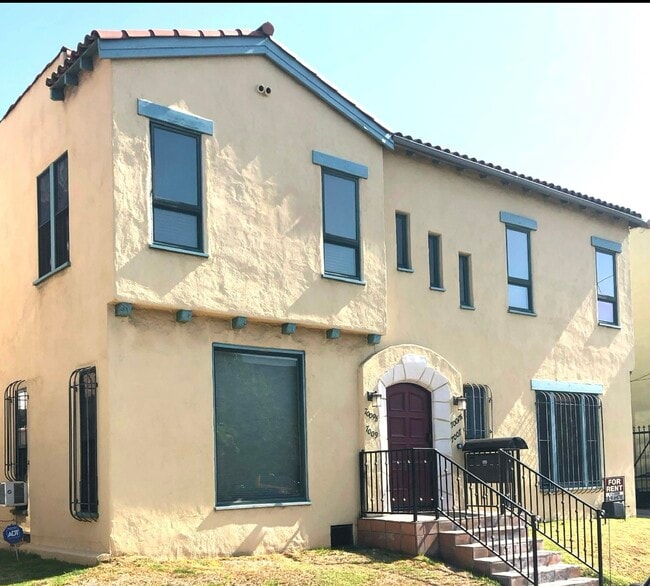 Building Photo - 7007 Willoughby Ave Unit 7007.5