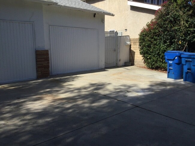 Photo - 20957 Community St