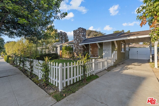 Photo - 3760 Beethoven St