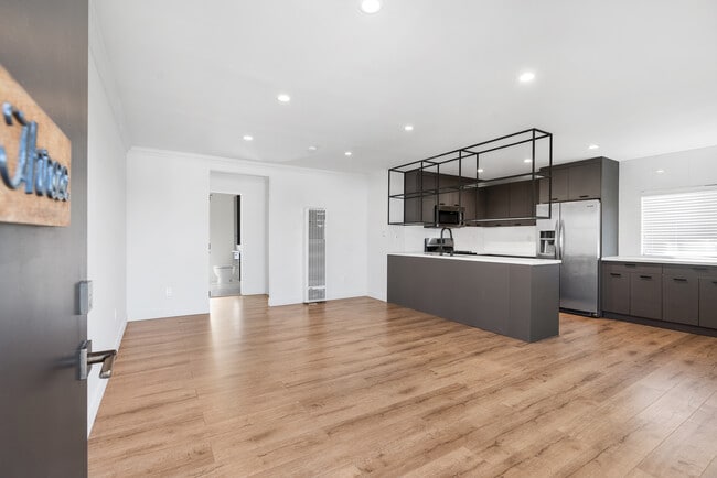 Photo - 5941 Comey Ave Unit 3