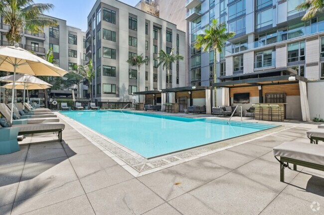 Building Photo - Trademark Rental