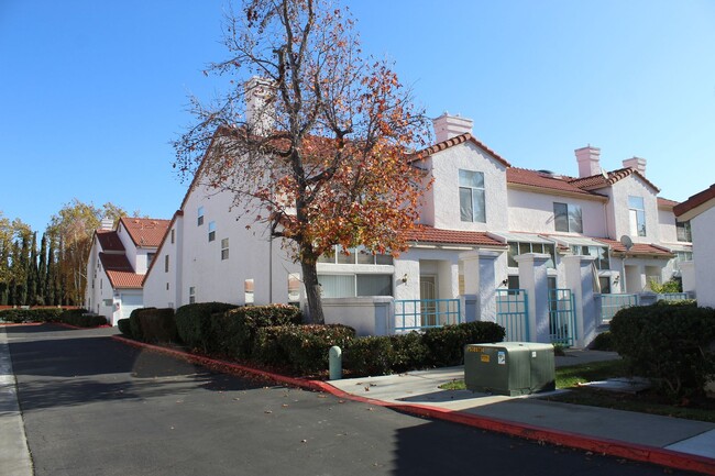 Building Photo - Gated Community~$2,595~ 2 Bed/2.5 Bath End Unit Townhome.