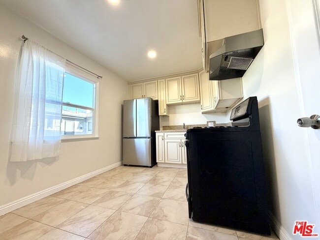 Photo - 2027 Euclid St Unit B