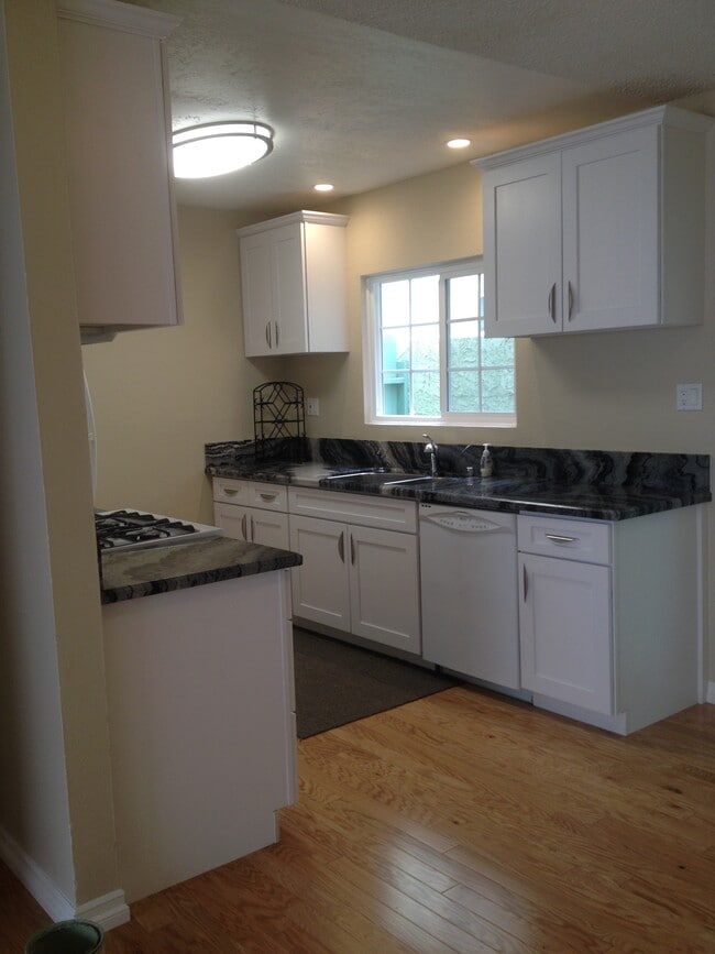 Photo - 637 Flower Ave Unit 2