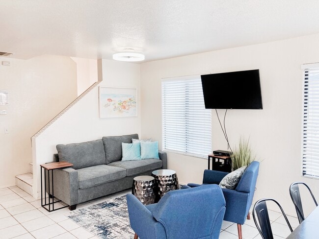 Photo - 812 Liverpool Ct