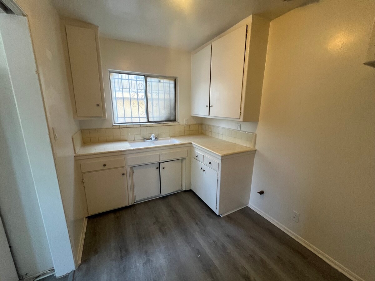 Photo - 1377 W 36th St Unit 1