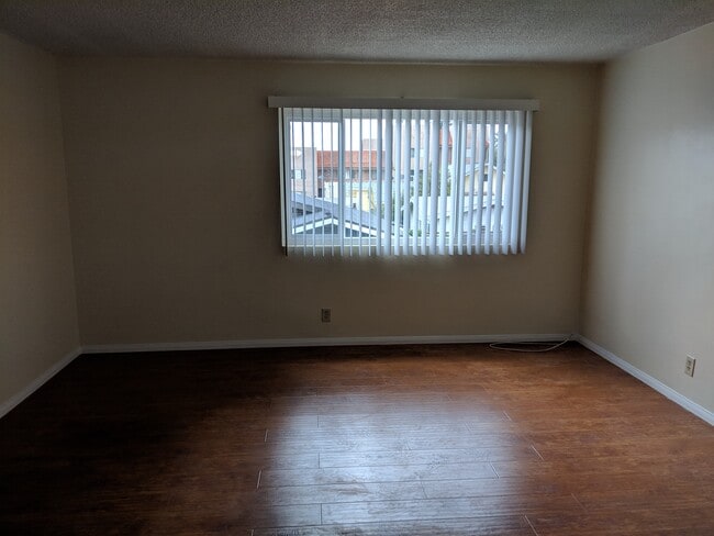 Building Photo - 1910 Vassar St Unit A