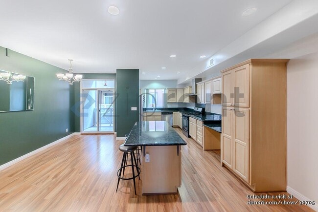 Photo - 11622 Oxnard St