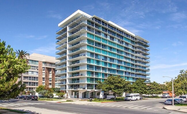 Building Photo - 535 Ocean Ave Unit 1A