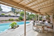 Photo - 516 S Peregrine St House