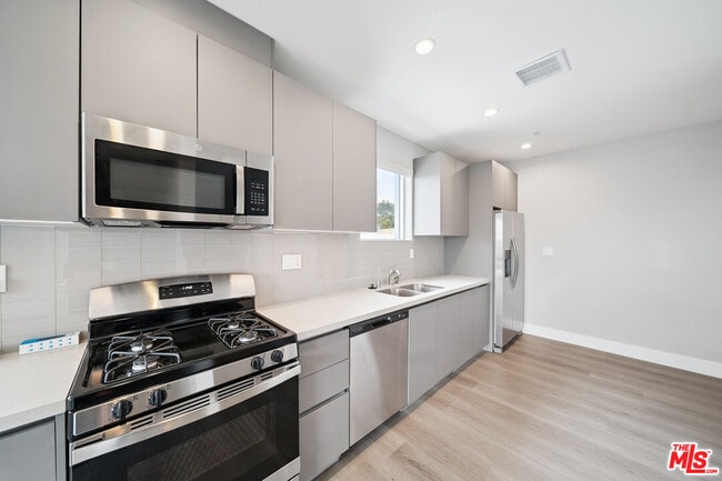 Photo - 1223 Hayworth Ave Unit 12