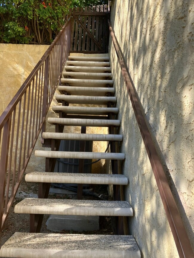 Outdoor Stairs - 3548 Gladiola Dr