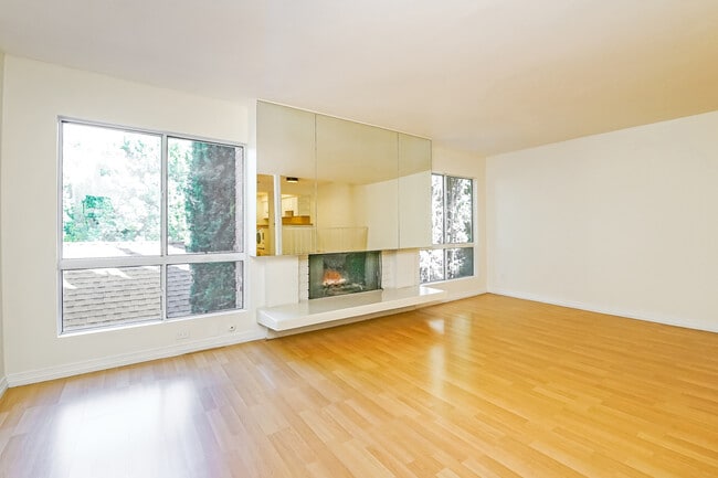 Photo - 4807 Woodley Ave Unit 208