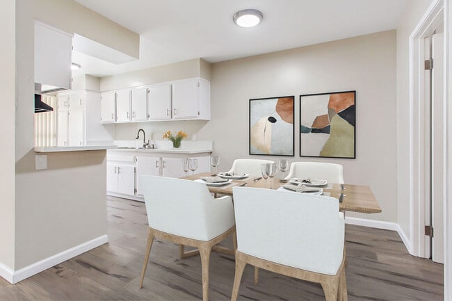 Photo - Erie-Holt Apts