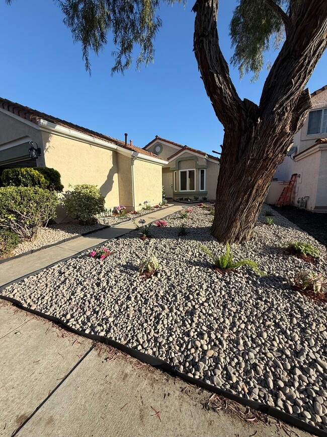 Photo - 2136 Waterside Dr