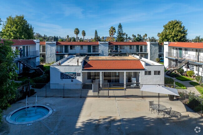 Leasing Center - Valle at Park