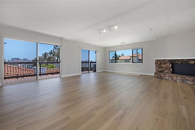 Living room - 2915 Union St Unit 2915