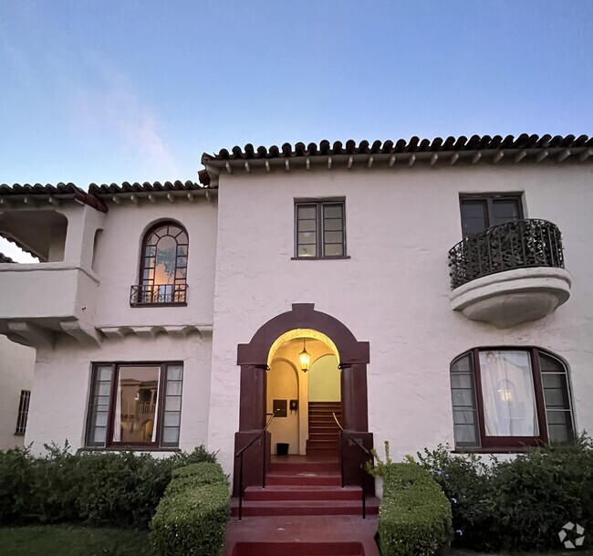 Building Photo - 361 1/2 N Curson Ave Unit 361 Rental