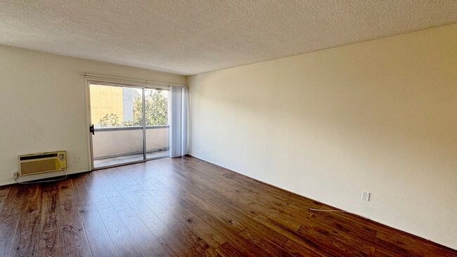 Photo - 701 S St Andrews Pl Unit 211