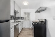 1BR, 1BA - 650SF - 7162 Hawthorn Ave