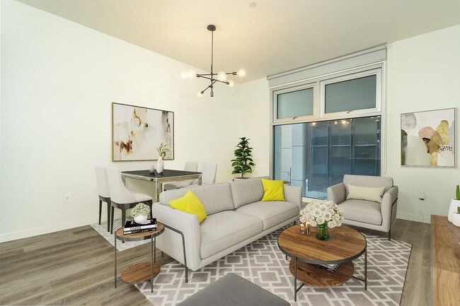 Photo - 630 W 6th St Unit 207